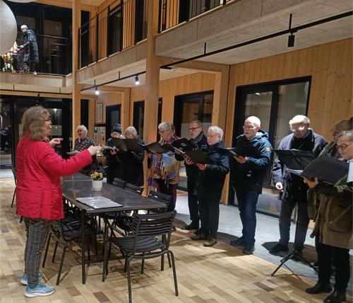 Slaglsekoret afholdr minikoncert i atriumgården på Sophushaven, Slageæse